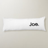白地に黒文字で「Joe.」の名前/単語 ボディピロー (裏面)