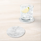 白大理石(モノグラパーソナライズされたムと名前付き) ラウンドペーパーコースター (インサイチュ)