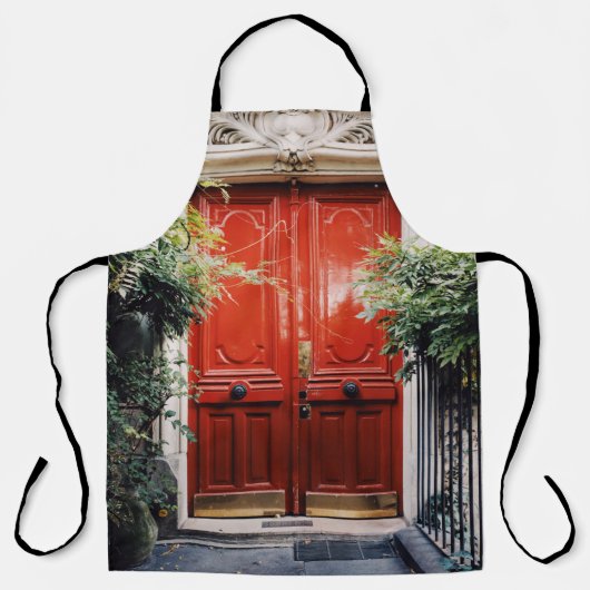 白建物の閉じた赤い木戸 エプロン (正面)