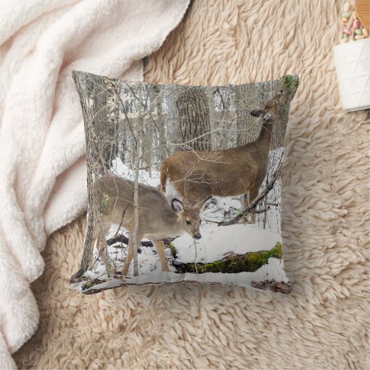 白後につかれたシカの装飾用クッション クッション (ブランケット)