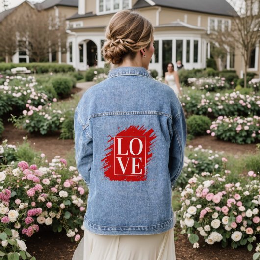 白抜きのタイポグラフィーが映えるLOVEの赤いアート デニムジャケット (ウェディング裏面)