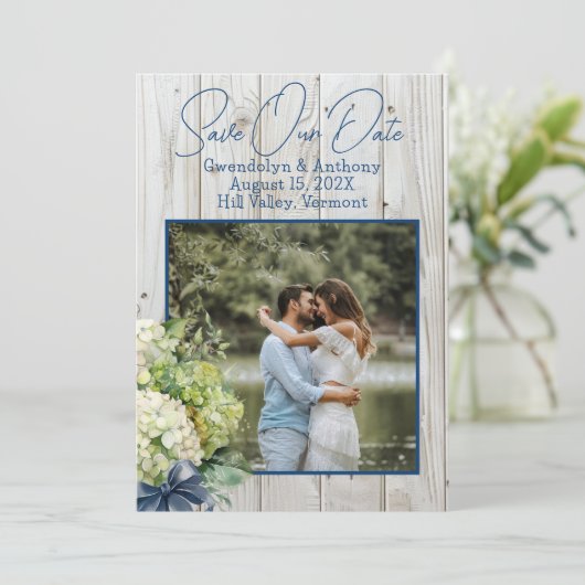 白木緑の花の写真の保存日付 招待状 (スタンド正面)