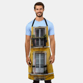 白木製窓パネル及び黄絵を描色壁 エプロン (着用した状態)