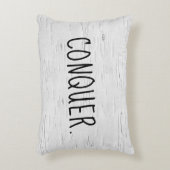 白樺の木に「CONQUER」テキストが入ったアクセントピロー アクセントクッション (正面(垂直))