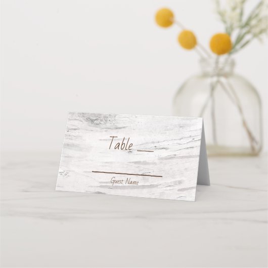 白樺の木のラスティックな納屋の結婚式のテーブル席 プレイスカード (正面)