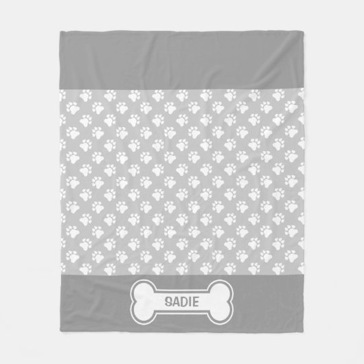 白灰色の犬の足と名前の骨 フリースブランケット (正面)