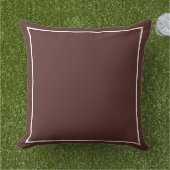 白無地のいトリム付きダークブラウン アウトドアクッション (芝生)