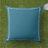 白無地のいトリム付き暗いティール(緑がかった色) アウトドアクッション (芝生)