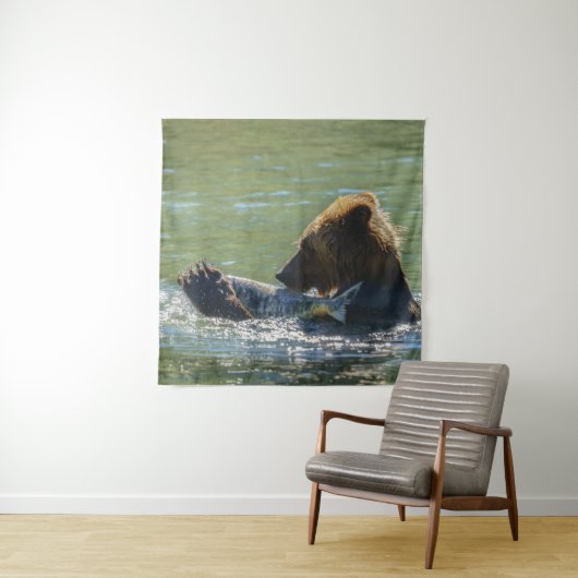 白熊がサーモンを捕まえた タペストリー (インサイチュ)