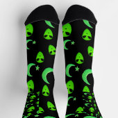 白熱［赤熱］光を放つエイリアン、三日月と黒の星 ソックス (上部)