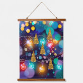 白熱［赤熱］光を放つクリスマスライト《写真》ぼけ味ゴールデンツリーズ 吊り下げ型タペストリー (正面)