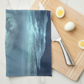 白熱［赤熱］光を放つ海ビーチ青 キッチンタオル (四つ折り)