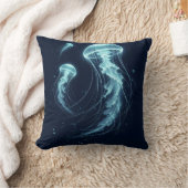 白熱［赤熱］光を放つ海：クラゲインスパイア装飾用クッション クッション (ブランケット)