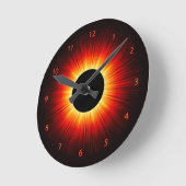 白熱［赤熱］光を放つ皆既日食 ラウンド壁時計 (傾斜)