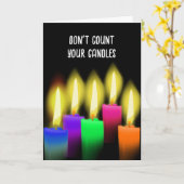 白熱［赤熱］光を放つ誕生日キャンドルオンブラック カード (黄色い花)