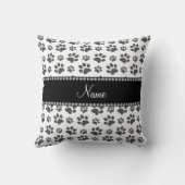 白犬の足跡パーソナライズされたに名前を付ける クッション (裏面)