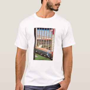 白猫が窓辺に座る歌川広重 Tシャツ