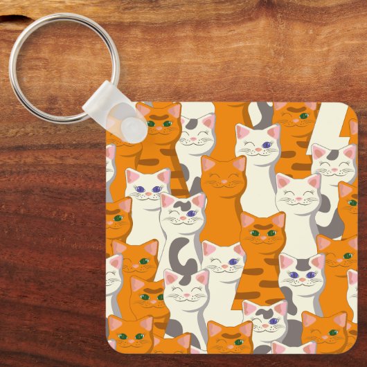 白猫と生姜の猫が緑の目を青く描く キーホルダー (正面)