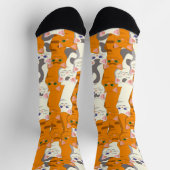 白猫と生姜の猫が緑の目を青く描く ソックス (上部)