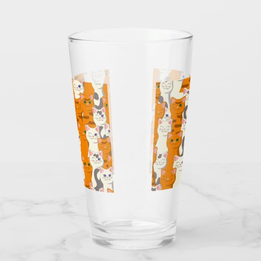 白猫と生姜の猫が緑の目を青く描く タンブラーグラス (右)