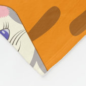 白猫と生姜の猫が緑の目を青く描く フリースブランケット (角)