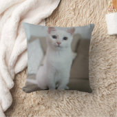 白猫 | Zazzle_Growstore クッション (ブランケット)
