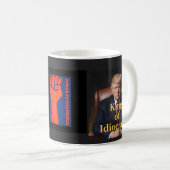 白痴政治の王トランプ コーヒーマグカップ (正面右)
