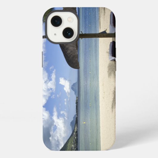 白砂のビーチとパラソル iPhoneケース (裏面)