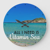 白砂ビーチターコイズ水はビタミン海が必要 ラージ壁時計 (正面)