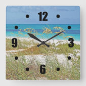 "白砂ビーチ、シーグラス、青緑水" スクエア壁時計 (正面)