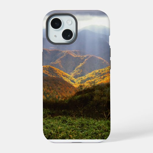 白神山地に差し込む陽の光 iPhone 15ケース (裏面)