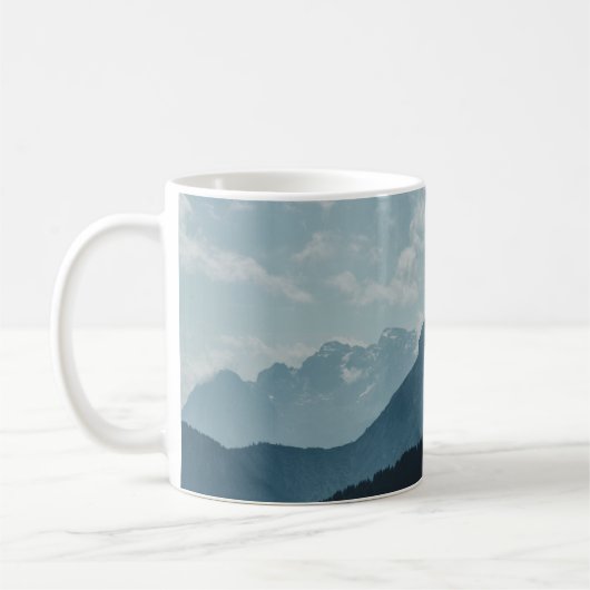 白空の下の山々 コーヒーマグカップ (左)