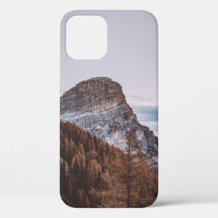 白空の下の山々 iPhone 12ケース