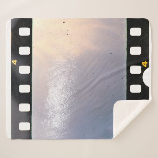 白空白の地に35 mmのフィルムフレームまたはストリップ シェルパブランケット (正面(横))