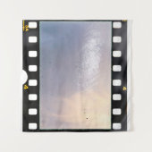 白空白の地に35 mmのフィルムフレームまたはストリップ タペストリー (正面(横))