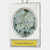 白紙水仙の繊細な白い花 シルバープレートバナーオーナメント (左)