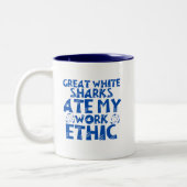 白素晴らしサメ食べ私の仕事倫理11OZ MUG ツートーンマグカップ (左)