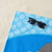 白素晴らしサメhappy cartoonイラストレーション ビーチタオル (インサイチュ)