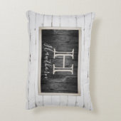 白素朴と黒の木調モノグラム アクセントクッション (裏面(縦))