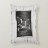 白素朴と黒の木調モノグラム アクセントクッション (正面(垂直))