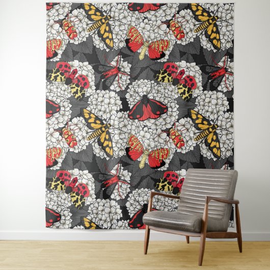 白紫陽花の蛾 タペストリー (インサイチュ)