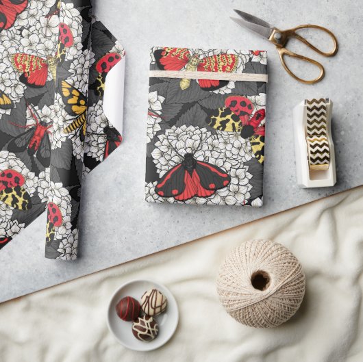 白紫陽花の蛾 ラッピングペーパー (クラフト)