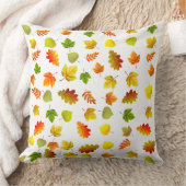 白背景に映える黄金色、緑色、オレンジ色の美しい秋の落ち葉 クッション (ブランケット)