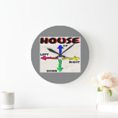 白背景に黒字でHOUSE UP, RIGHT, DOWN, LEFT ラージ壁時計 (ホーム)