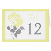 白色の黄色い牡丹と灰色の表の番号 (正面横)