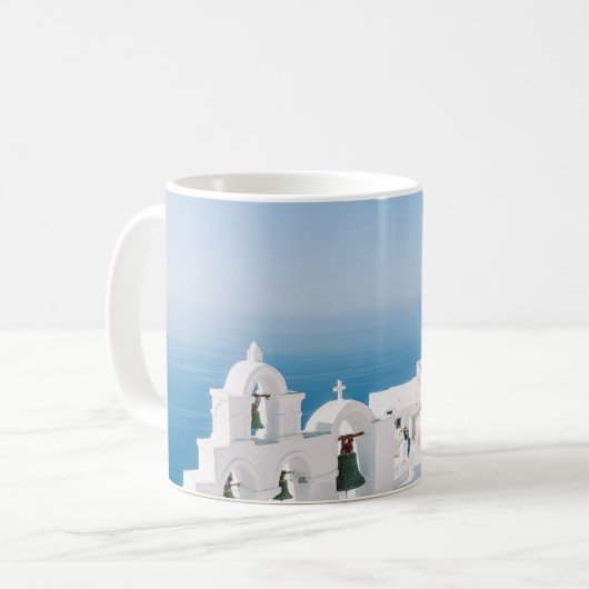 白色コンクリート建物の体近くの水 コーヒーマグカップ (正面左)