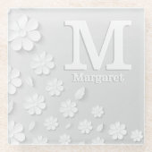 白色フローラエンボス名イニシャル パーソナライズされた ガラスコースター (正面)