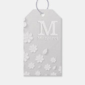 白色フローラエンボス名イニシャル パーソナライズされた ギフトタグ (正面)