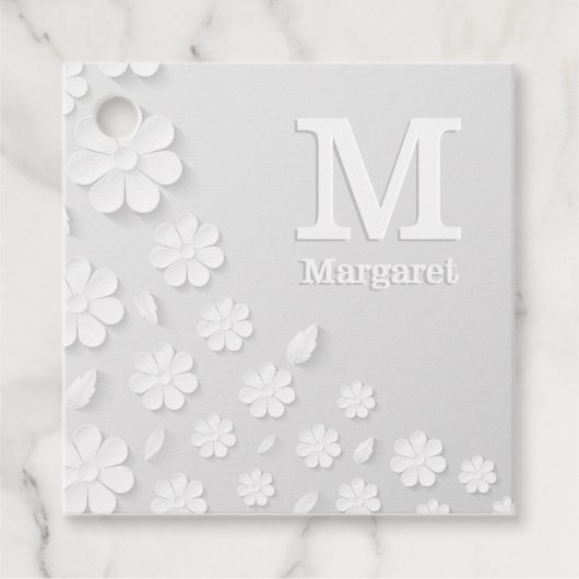 白色フローラエンボス名イニシャル パーソナライズされた フェイバータグ (正面)