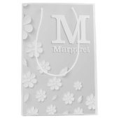 白色フローラエンボス名イニシャル パーソナライズされた ミディアムペーパーバッグ (正面)